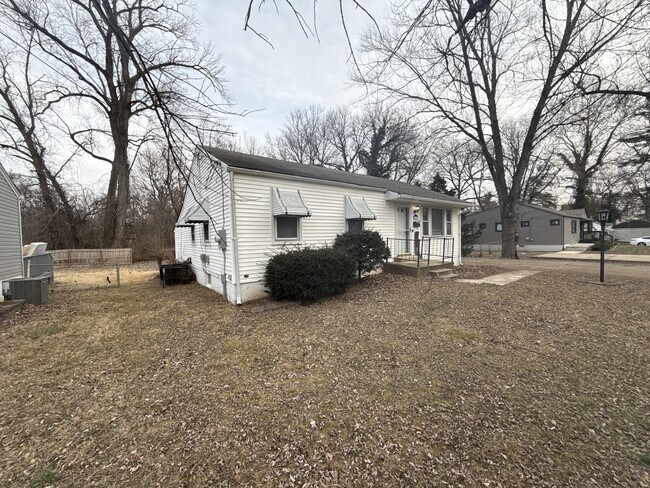 Building Photo - 223 Wiegel Dr