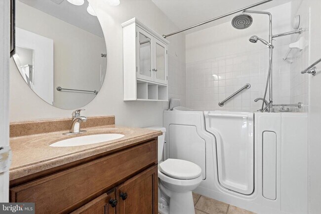 Building Photo - 7691 Northern Oaks Ct