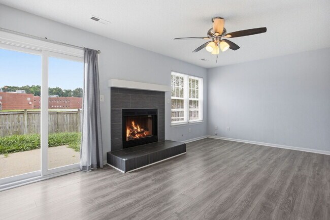 Building Photo - 3-Bedroom Home with Garage & Private Patio