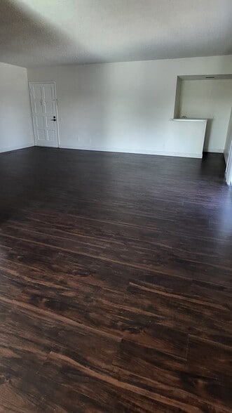 Building Photo - 26214 President Ave