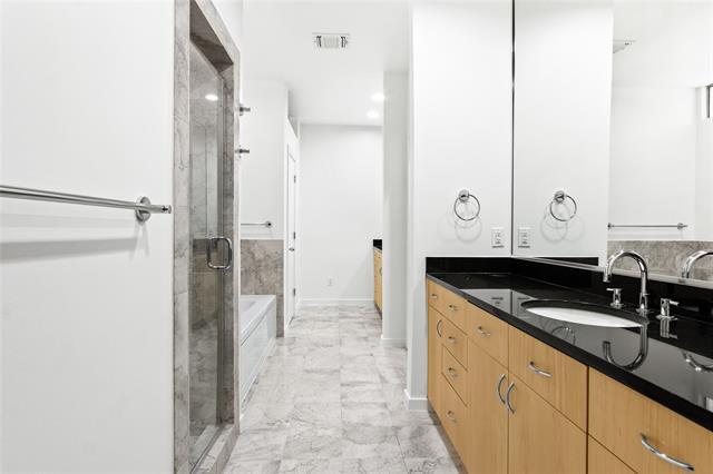 Building Photo - 4022 Travis St