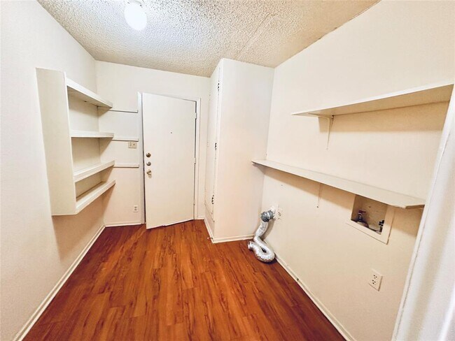 Building Photo - 12504 Tree Line Dr