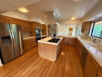 Building Photo - Lakeridge Shores Home!