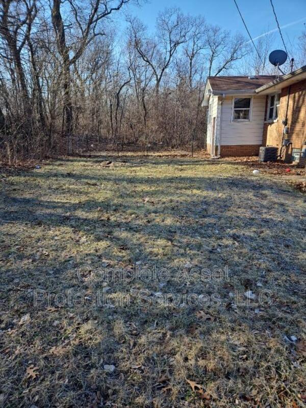 Building Photo - 3707 S Liverpool Rd