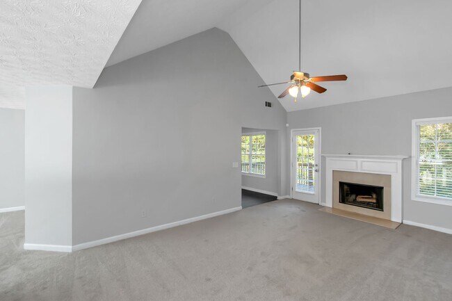 Building Photo - Spacious 4-Bedroom Split Foyer with 3 Bath...