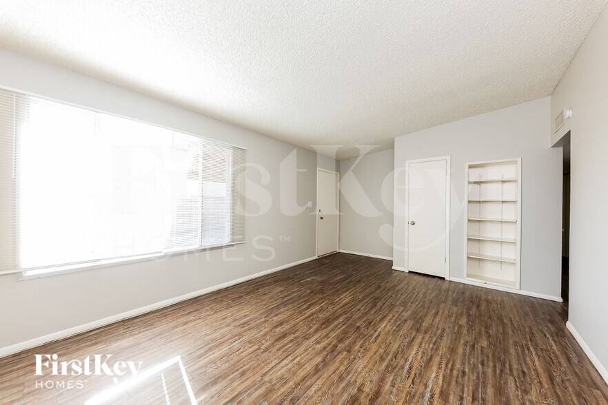 Building Photo - 3341 W Desert Cove Ave