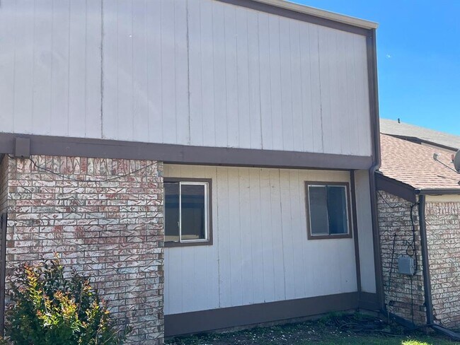 Building Photo - 1902 Three Stars Rd