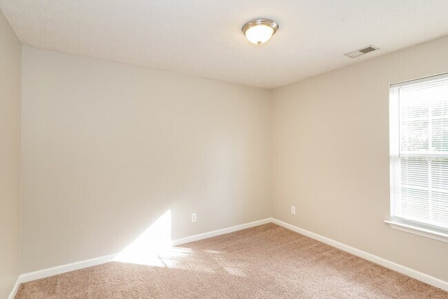 Building Photo - 574 Rose Cottage Cir