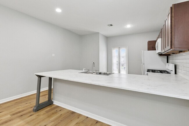 Building Photo - 3701 Derbigny St