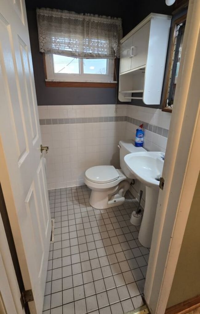 Building Photo - 29543 Eiffel Ave