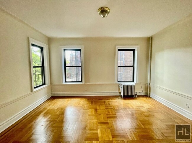 Building Photo - 656 W 204th St
