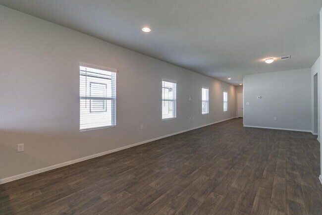 Building Photo - 234 Heritage Ml Trl
