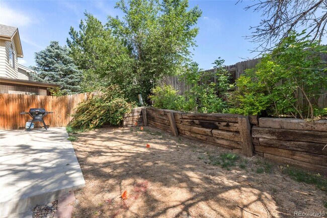 Building Photo - 3 Bed Townhome with Large Backyard