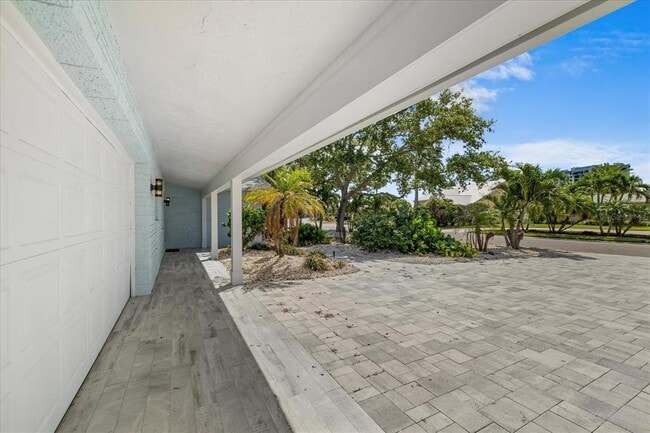 Building Photo - 10001 S Yacht Club Dr