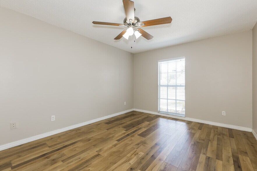 Building Photo - 1687 Palm Leaf Dr