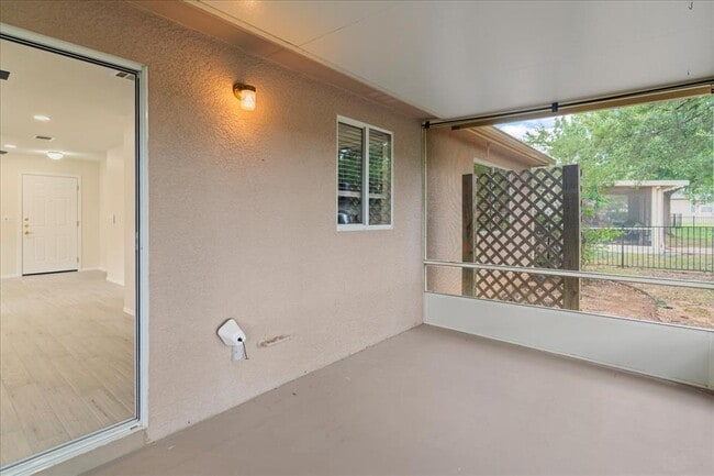 Building Photo - 104 Whitewing Way