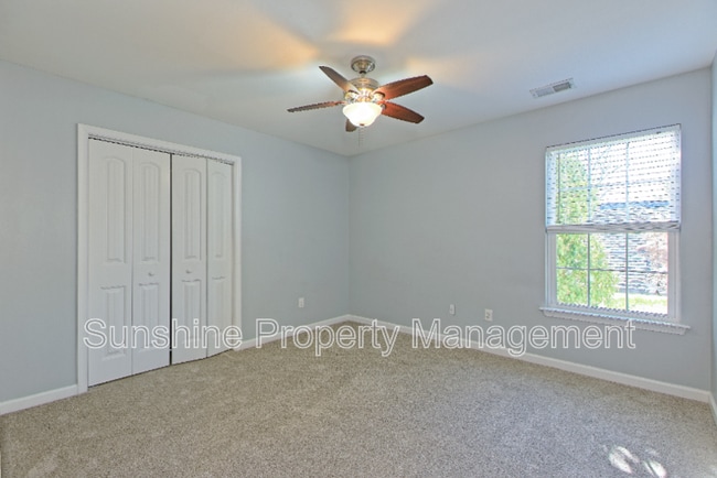 Building Photo - 2823 Lens Ave