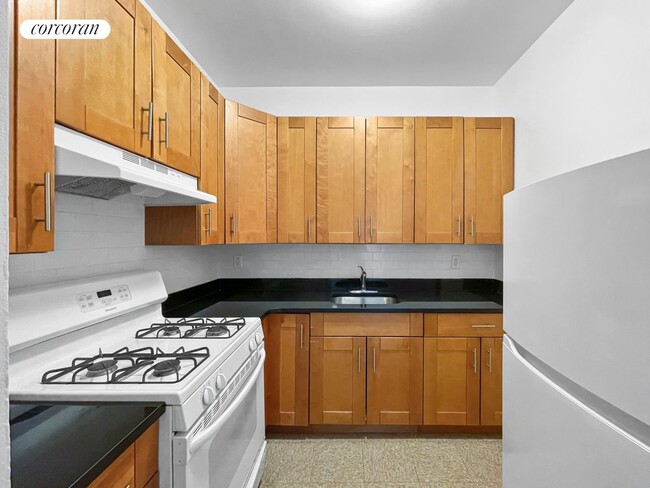 Building Photo - 523 W 49th St