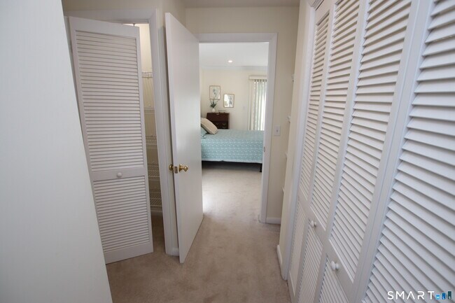 Building Photo - 53 Hollister Way N