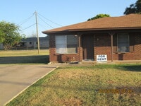 Building Photo - 2025 Brandi Ln