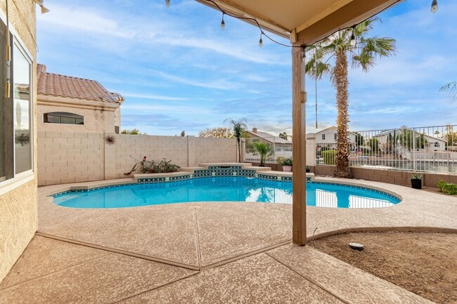 Building Photo - 4 bedoom home with private pool