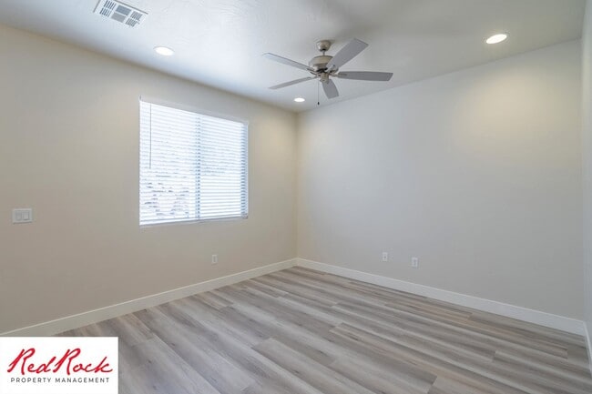 Building Photo - Home in the Heart of Hurricane!