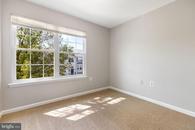 Building Photo - 104 Frazer Dr