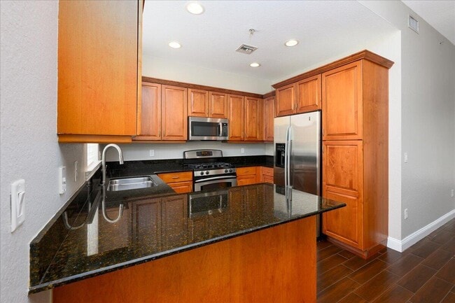 Building Photo - 538 NE 7th Ave