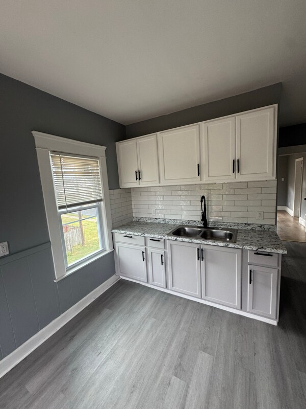Building Photo - 15353 Yorick Ave