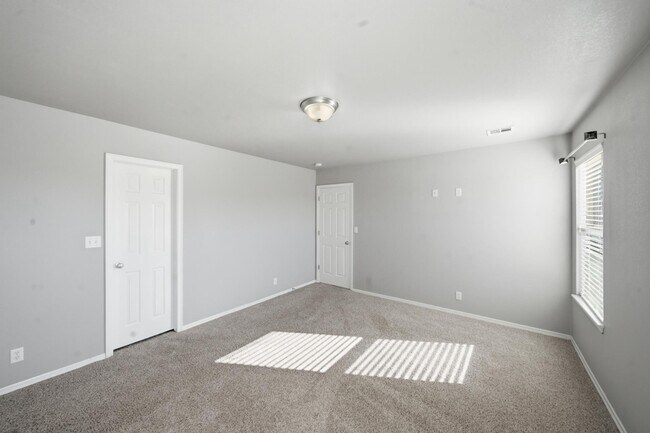 Building Photo - 10710 N 146th E Ave