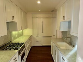 Building Photo - Beautiful 2 Bedroom / 2 Bathroom Condo Uni...