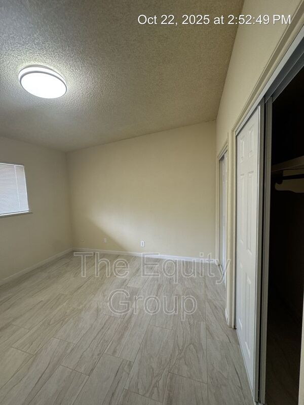 Building Photo - 1140 W Tulare Ave