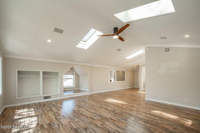 Building Photo - 847 Clubhouse Dr