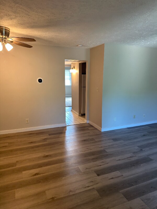 Building Photo - 715 S Golfcrest Rd