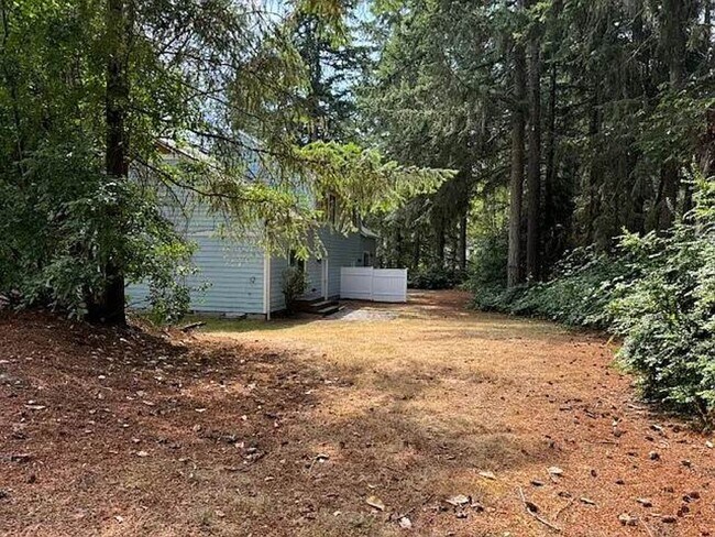 Building Photo - Spacious 2 Bedroom Duplex with Cozy Features