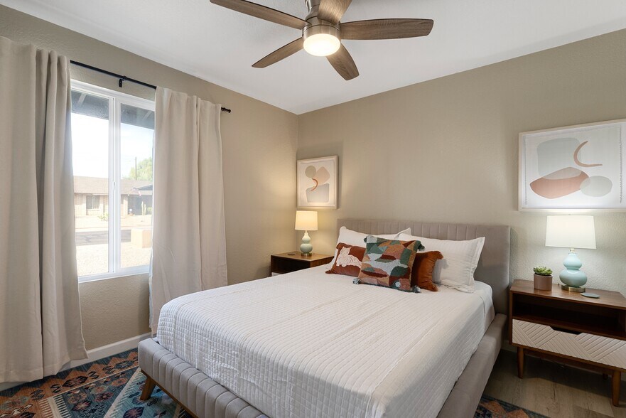 Queen Bedroom 2 - 4445 E Sharon Dr