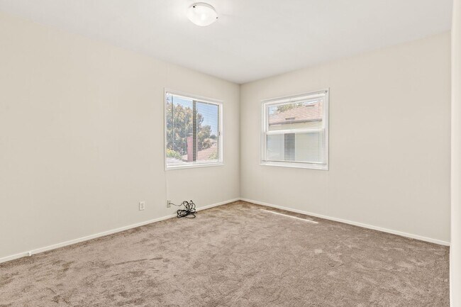 Building Photo - 170 Belleview Dr