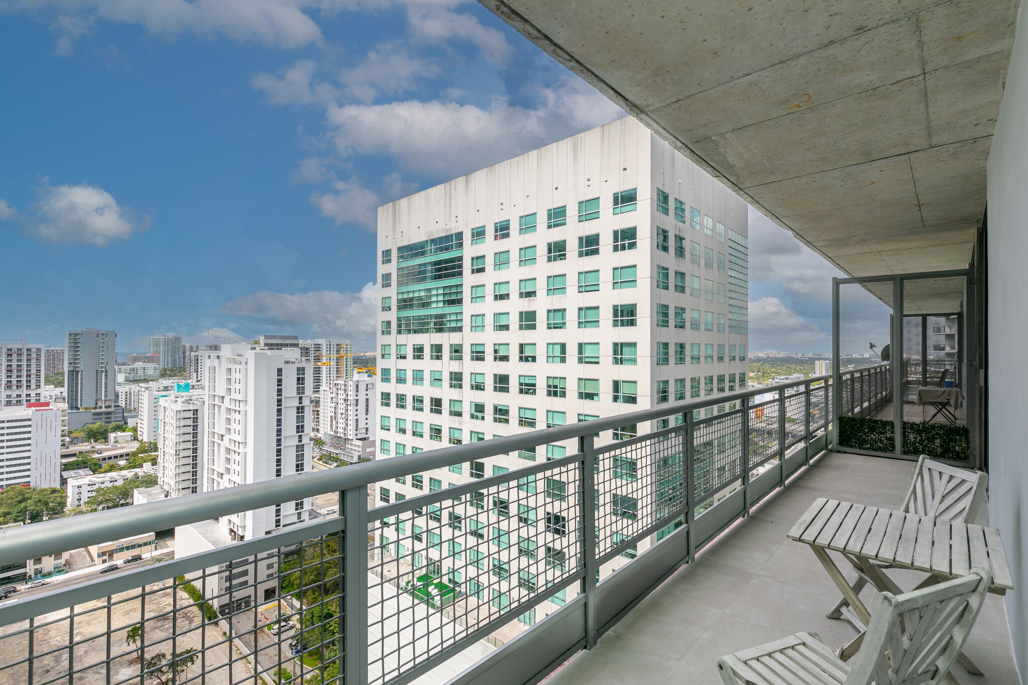 Building Photo - 690 SW 1st Ct