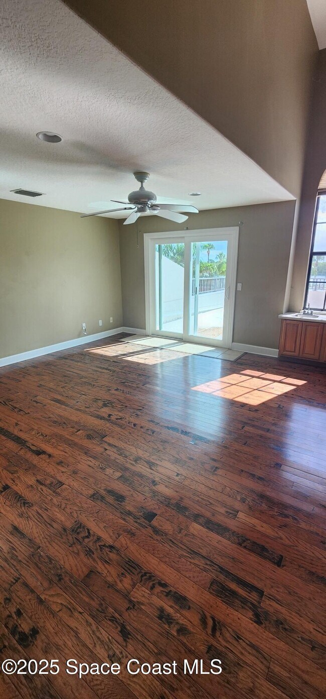 Building Photo - 2577 Sykes Creek Dr