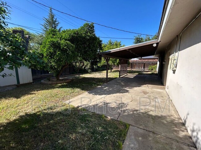 Building Photo - 2685 Agnes Way