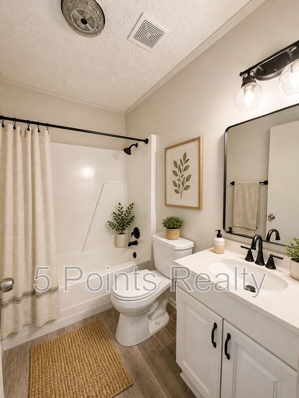 Building Photo - 2121 Bracey Cir