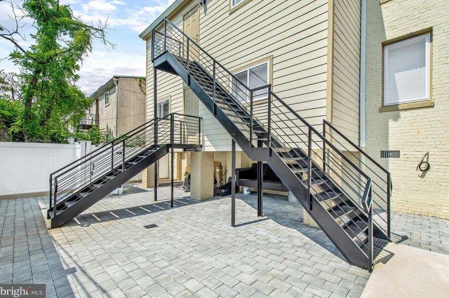 Building Photo - 1247 Penn St NE