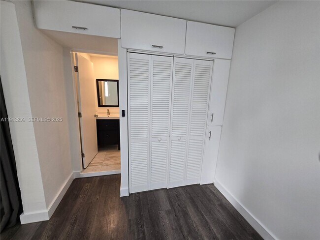 Building Photo - 1629 SW 6th St