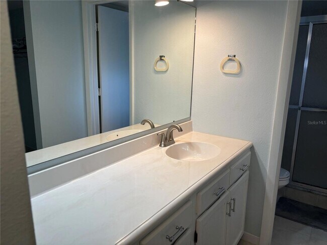 Building Photo - 750 Avenida Estancias