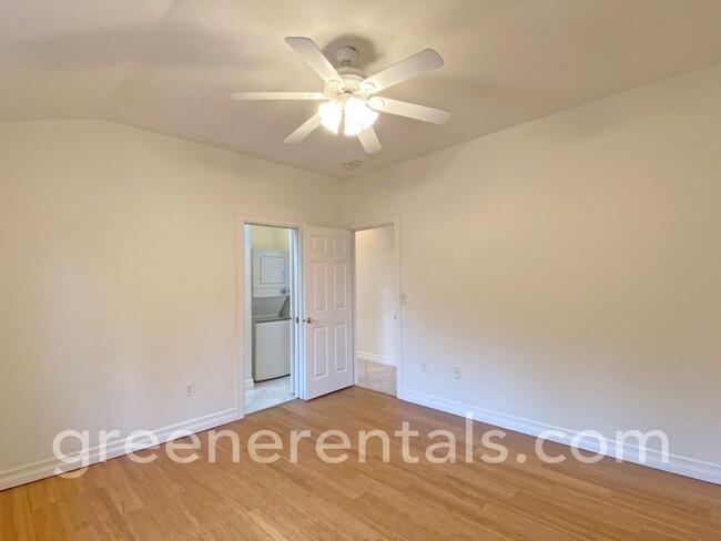 Building Photo - Large 2BR 1.75BA ADU in Beautiful Gated Co...