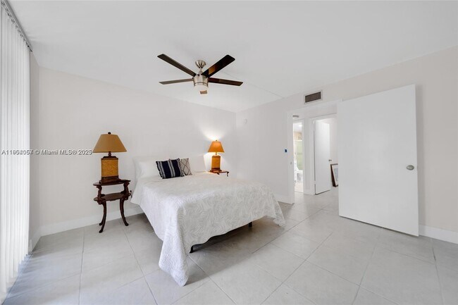 Building Photo - 8005 SW 107th Ave