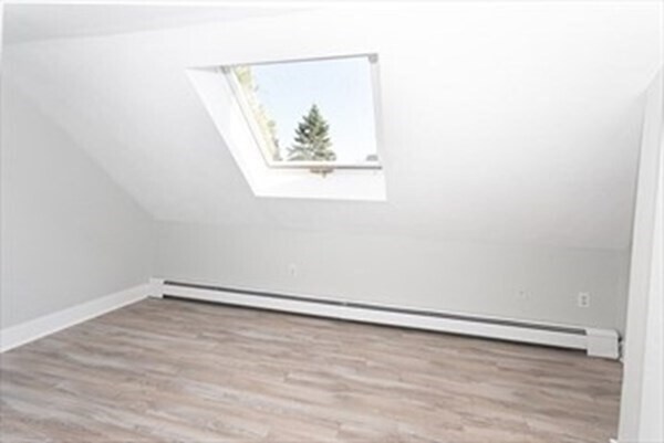 Building Photo - 145 Maple St