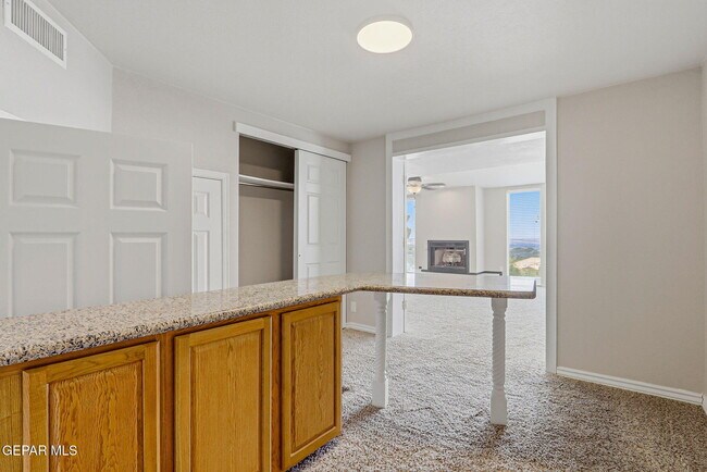 Building Photo - 825 Dulce Tierra Dr