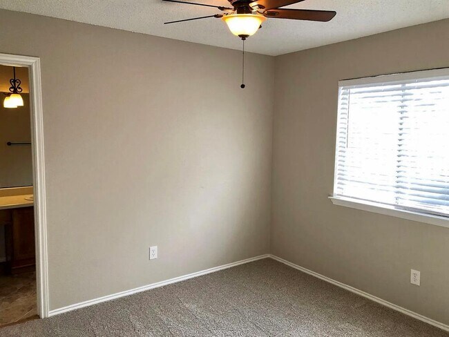 Building Photo - 6500 Jennings Dr