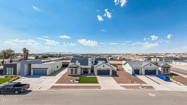Building Photo - 805 Mormon Tea Dr